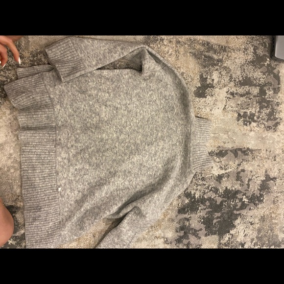 Club Monaco Oversize Turtleneck Sweater In Light Grey - Picture 4 of 9
